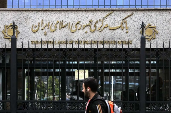 رئیس کل بانک مرکزی اعلام کرد پنج بانک کفایت سرمایه منفی دارند.